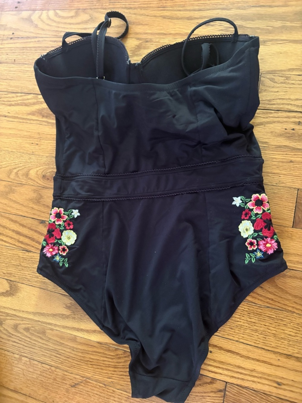 Johnny Was Black Embroidered Floral One Piece Swimsuit XL Underwire Boho Resort - Picture 4 of 4